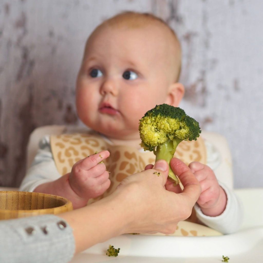 How to Create a Positive Mealtime Environment When Weaning Your Baby
