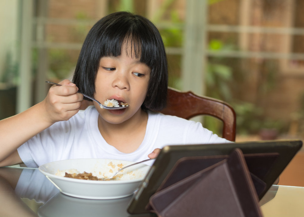 Can My Child Have Screen Time At Meals?