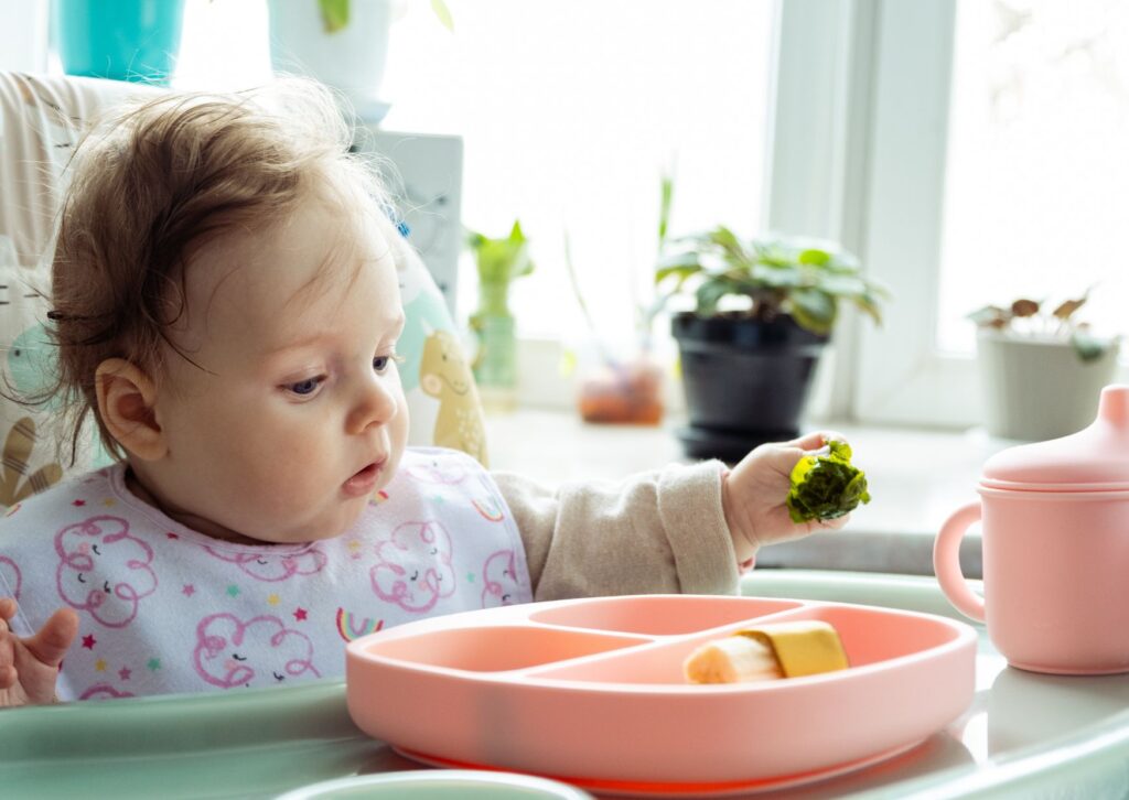Should I Give My Baby Food or Milk First When Weaning?