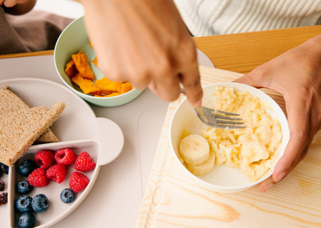 Should I Wait Three Days Before Introducing New Foods During Weaning?